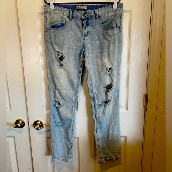 FREE PEOPLE FADED DISTRESSED JEANS - Picture 2 of 7